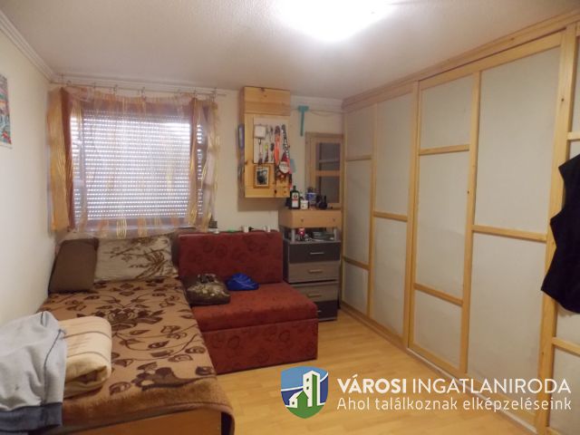 Igényes családi ház plusz 3 db. apartman!