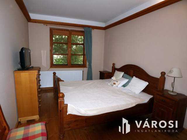 Gyönyörű, kertkapcsolatos otthon, lehetőségekkel.