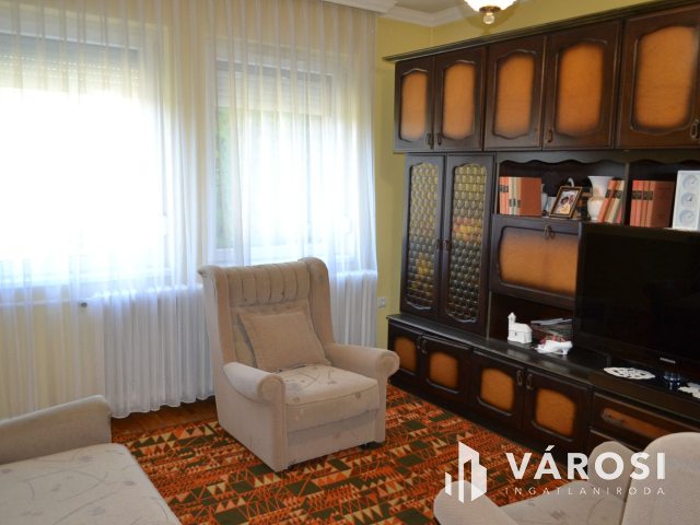 Baltonfüzfőn 700 m-re a Balaton parttól családi ház eladó!