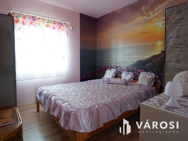 Balatonkeresztúron igényes nyaraló, 5 percre a strandtól!