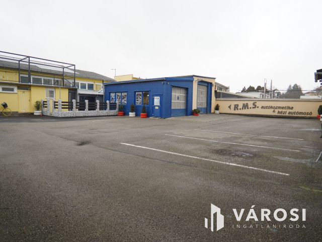 Ipari komplexum, frekventált helyen