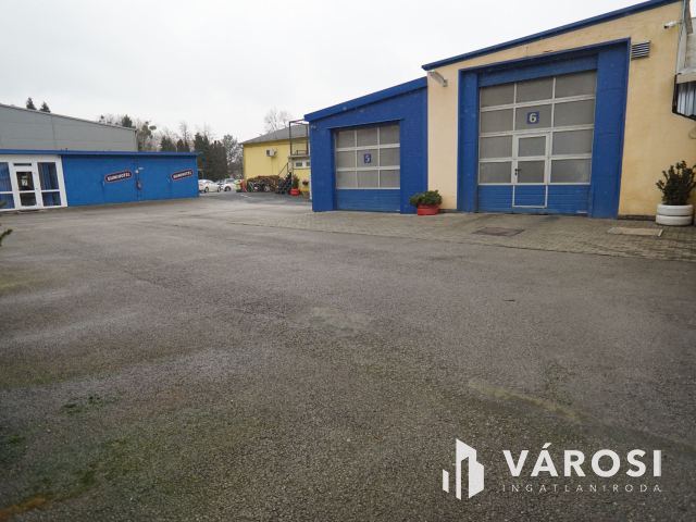 Ipari komplexum, frekventált helyen