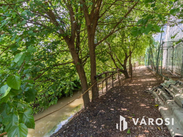 Bejáratott Sportlétesítmény eladó Sóskúton!