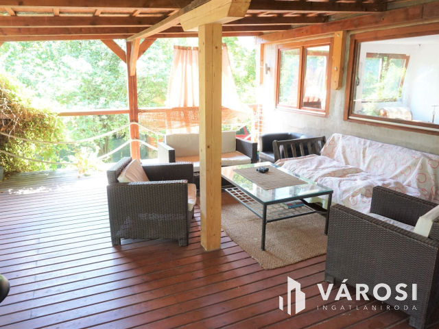 Normafa árnyékában hatalmas telekkel!