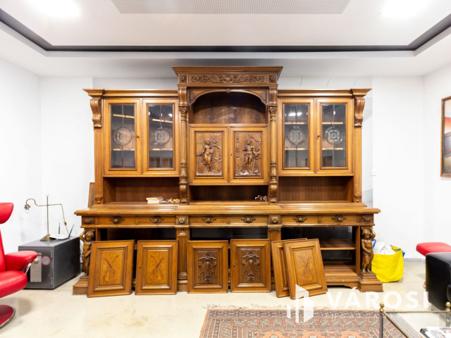 Családi ház és  telephely egyben.