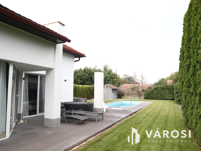 Medencés kényelem, kertvárosi környezetben!