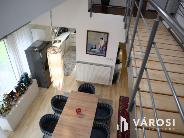 Medencés kényelem, kertvárosi környezetben!