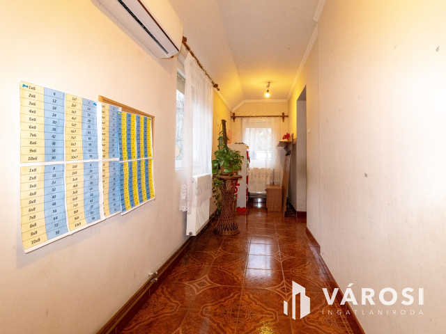 Újszerű, tetőteres téglaház az Almáskertekben