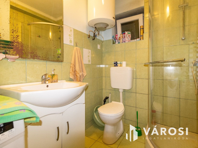 Újszerű, tetőteres téglaház az Almáskertekben