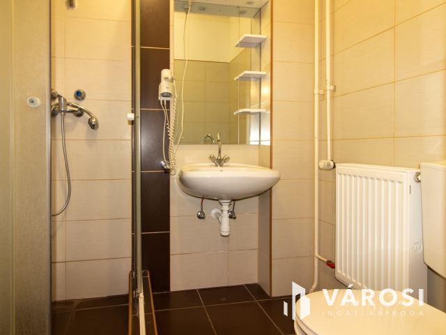 Komárom központi részén Hotel eladó