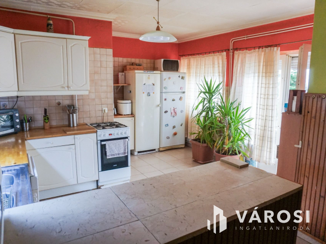 Remek családi ház Üröm legszebb részén!