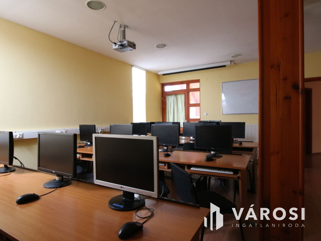 Befektetésre alkalmas irodaház eladó!