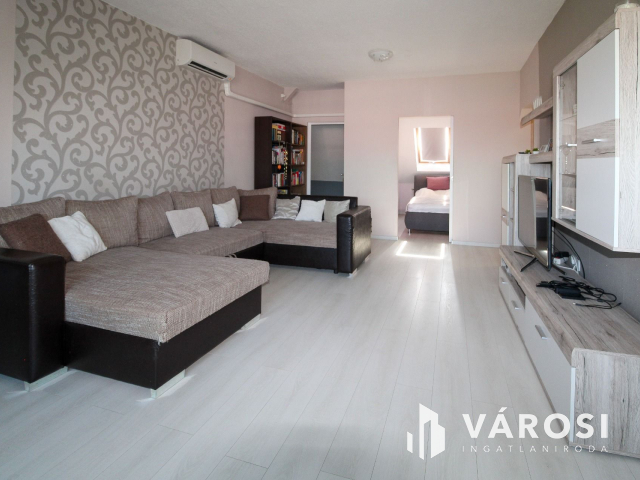 Nagy lakás a Centernél