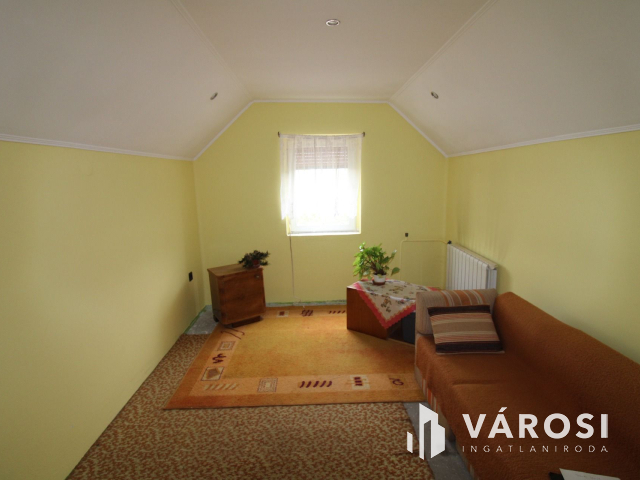 Tótkomlóson 4 szobás családi otthon