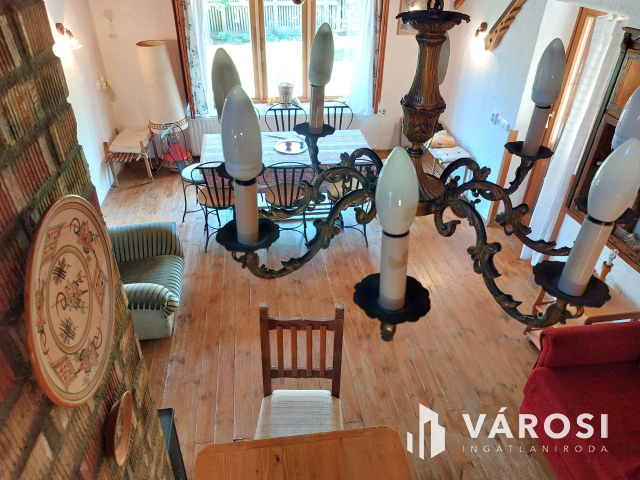 Toszkán hangulatú VíZPARTI HÁZ fürdőövezetben, napelemekkel