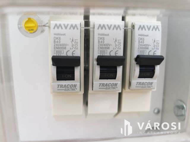 Működő állattartó farm berendezésekkel együtt eladó!