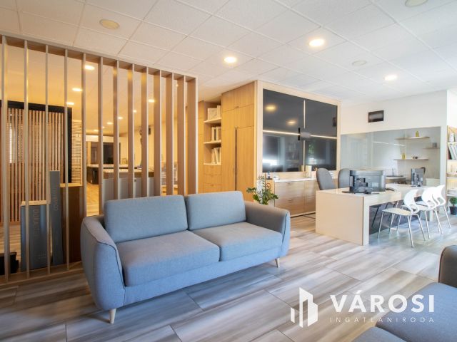 Igényesen felújított, utcai bejáratú, 178 m2-es iroda eladó
