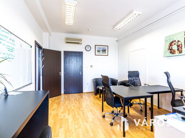 Kiadó 31 m2 alapterületű iroda modern irodaházban