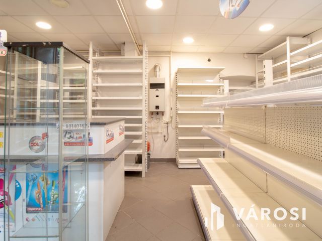 44 m2-es iroda utcai bejárattal a Nagyvárad tértől 500 m-re