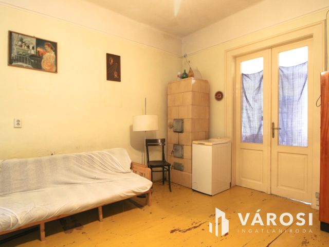 Kétgenerációs, nagypolgári családi ház eladó!