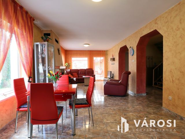 Nagy családi ház Parád központjában