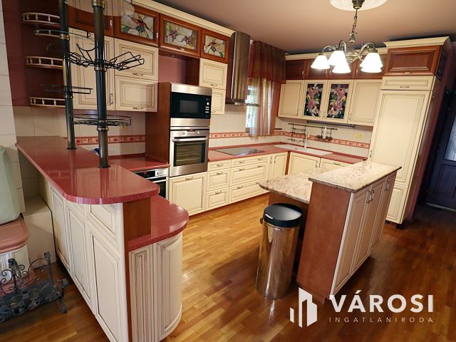 Parádon több generációs családi ház eladó