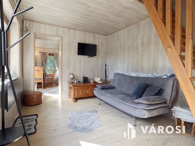 Mátrai kis faluban intim házikó eladó!