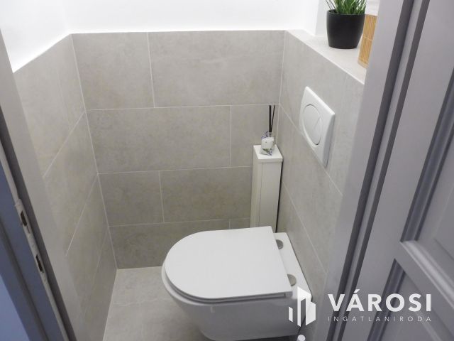 Újszeged legkedveltebb utcájában,minőségi szép lakás eladó.