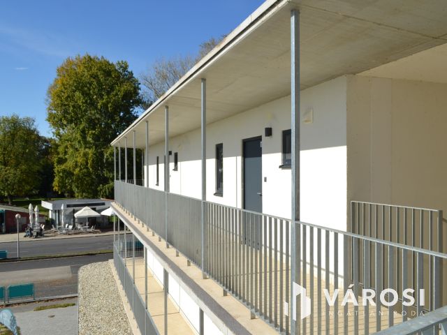 Tihanyi lakás "csak 50 m -re a Balatonparttól? "