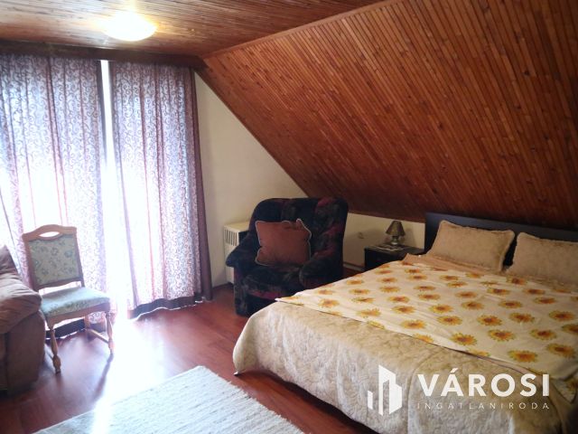 Szatymazi családi ház erdővel!