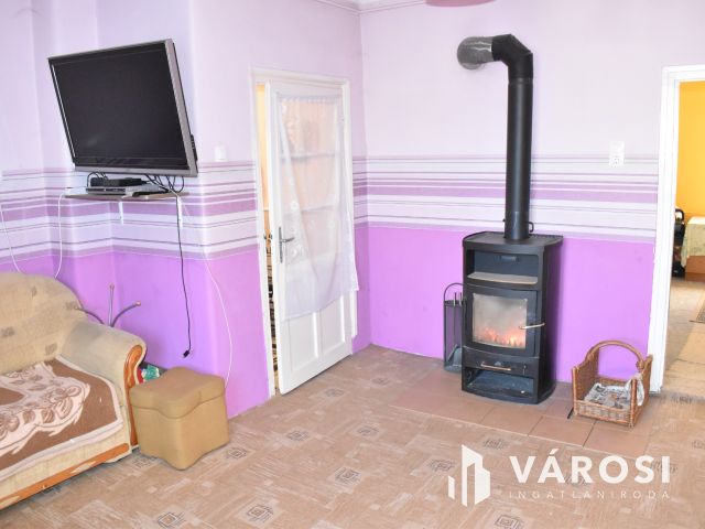 Szép kis kádár kocka a paradicsomban!