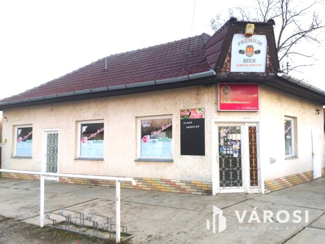 Takaros lakássá alakítható sarki ingatlan