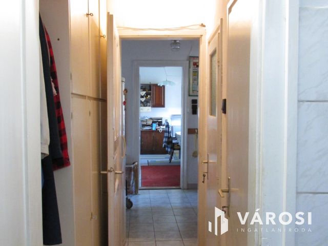 Egy központi elhelyezkedésű nagypolgári ház Érsekvadkerten