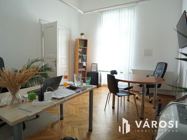 Kiadó lehetőségekben gazdag ingatlan a Belvárosban