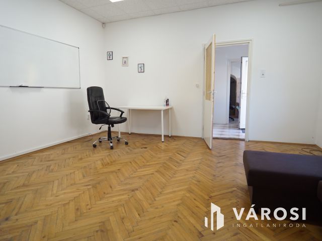 Kiadó lehetőségekben gazdag ingatlan a Belvárosban