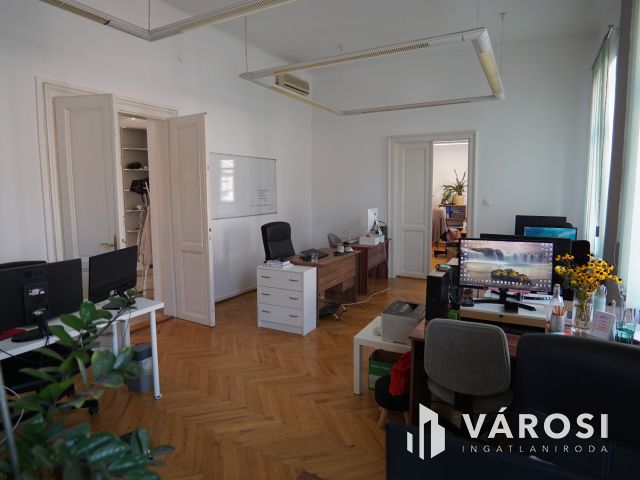 Kiadó lehetőségekben gazdag ingatlan a Belvárosban