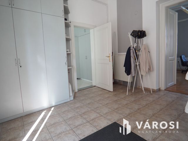 Kiadó lehetőségekben gazdag ingatlan a Belvárosban