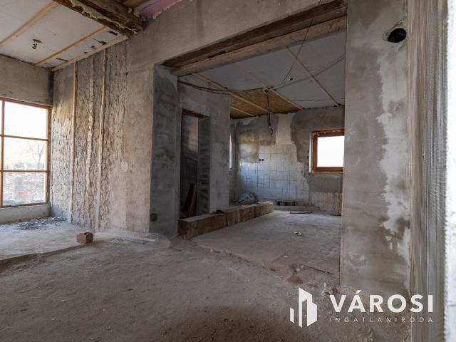 Felújítás alatt álló ház Jaminában, kiváló elhelyezkedéssel