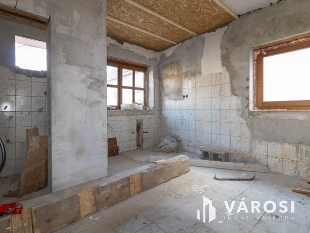 Felújítás alatt álló ház Jaminában, kiváló elhelyezkedéssel