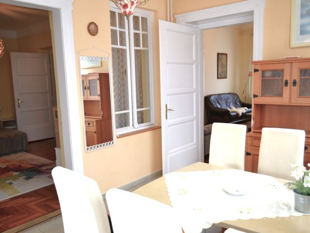 A vízparttól 500 m-re családiház eladó Kenesén!