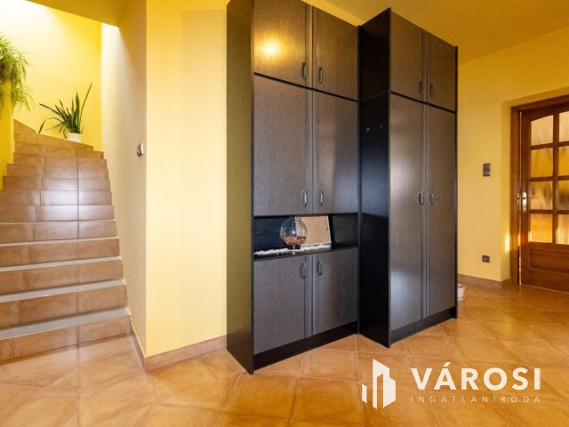 Impozáns családi otthon igényes környezetben