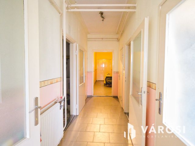 Vásárhelyen ipari ingatlan kiadó