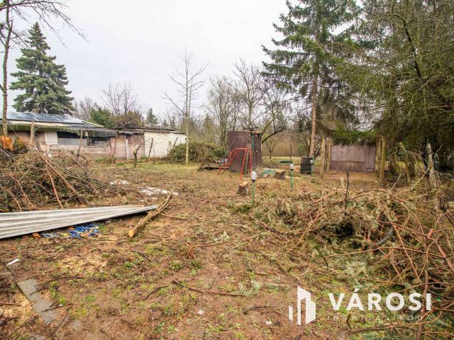 Pihenésre, gazdálkodásra, ottlakásra alkalmas zártkert