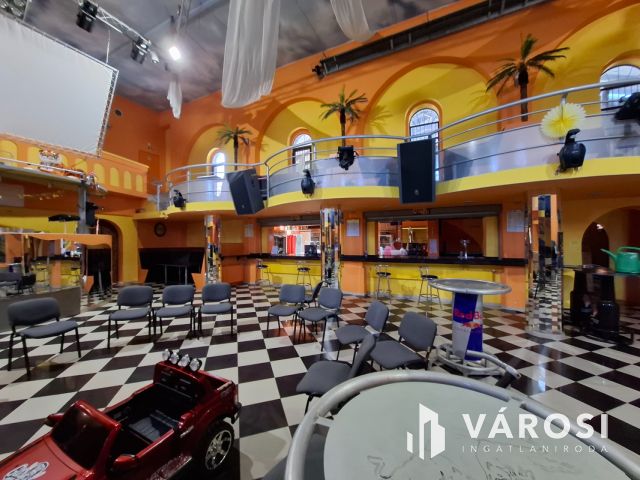 Működő DISCÓ épület, autószerelő műhely, telephely egyben