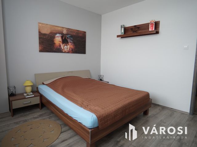 Belváros közeli, igényes lakás a hetediken!