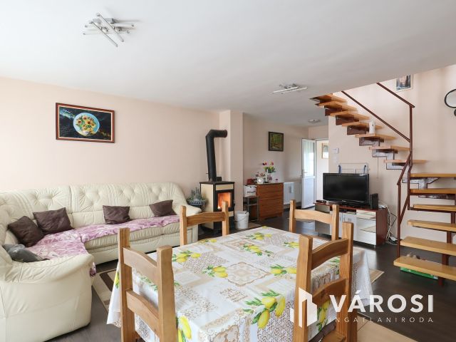 Parádóhután igényesen felújított ikerház eladó