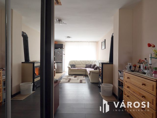 Parádóhután igényesen felújított ikerház eladó