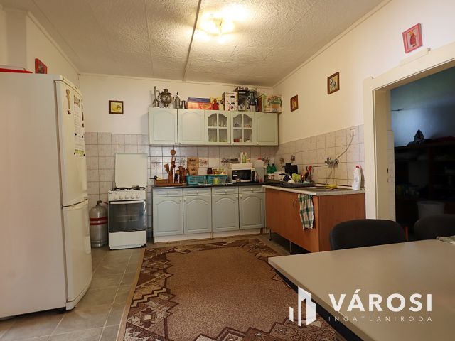 Bodonyban csendes utcában felújítandó ház eladó