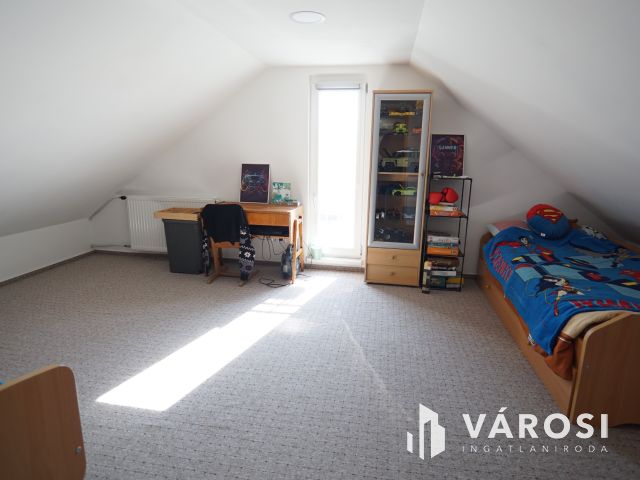 Jó elrendezésű, modern családi ház!