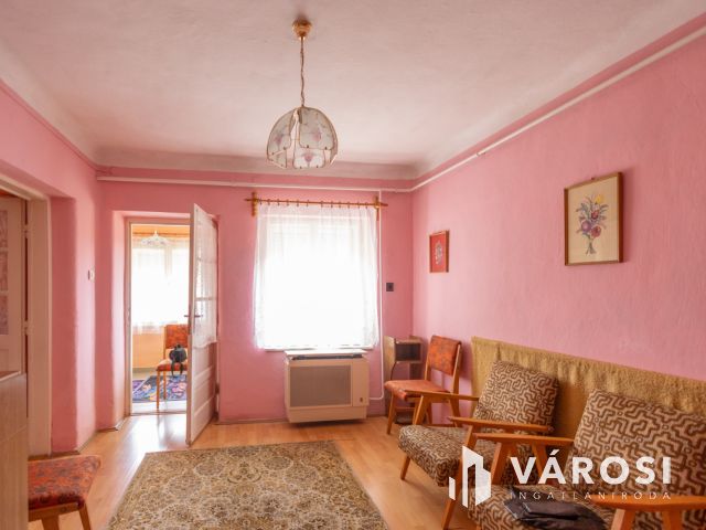 Olyan, mint egy folyóparti nyaraló, de mégis sokkal több..